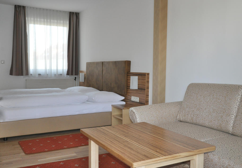 Hotel Almtalerhof Traun Bilik gambar