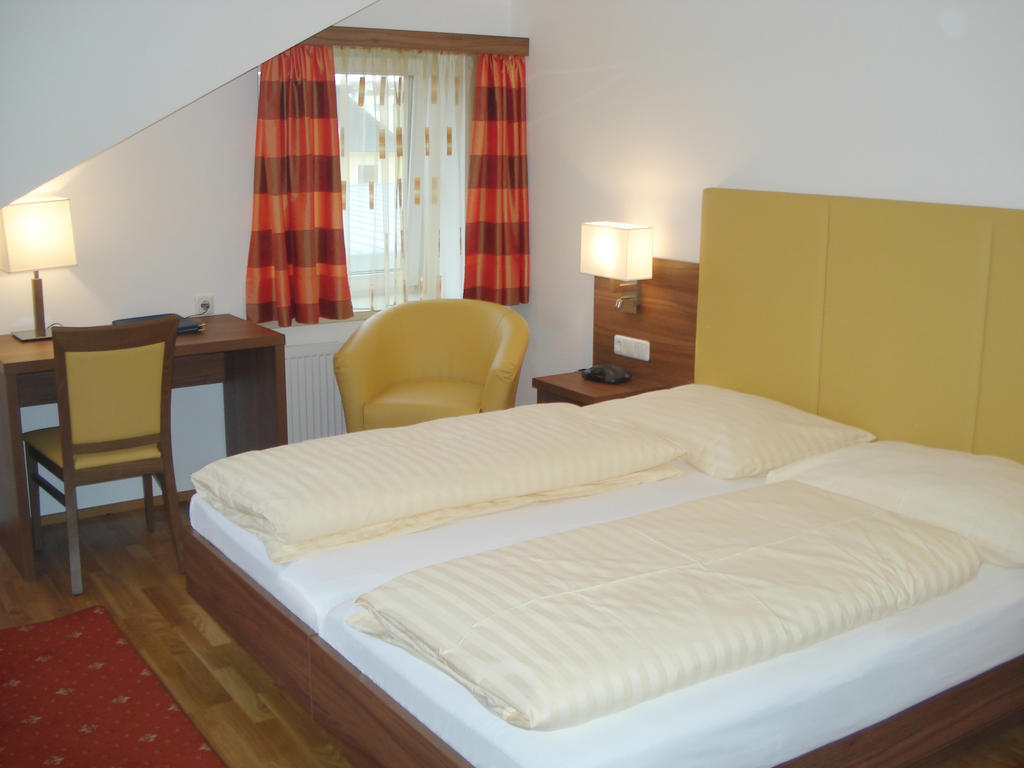Hotel Almtalerhof Traun Bilik gambar